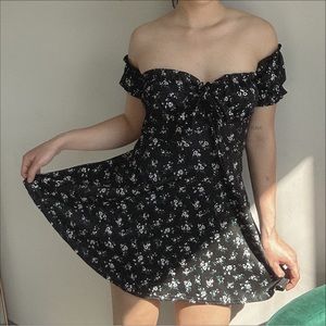 Pretty Little Thing Off-Shoulder Floral Mini Dress